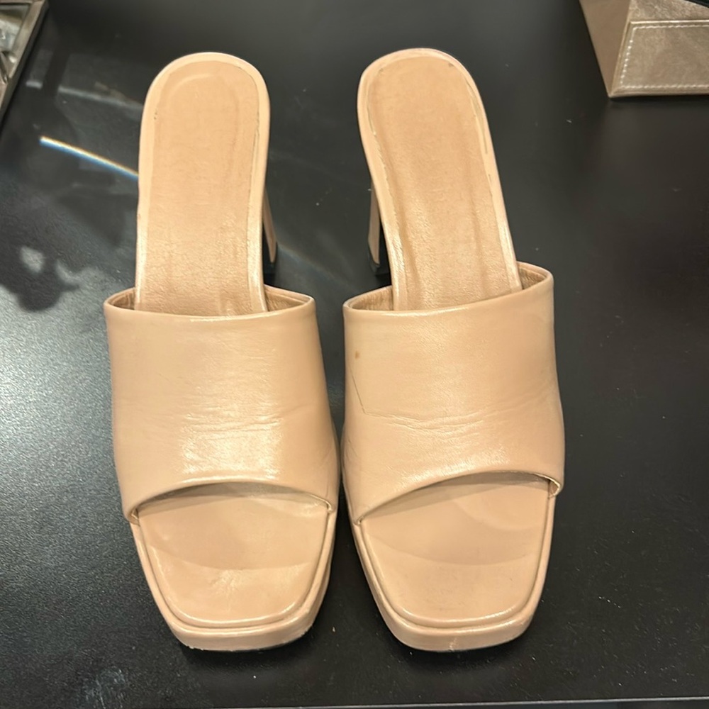 Adorable beige/nude platform sandal